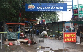 Ảnh: Phong toả chợ Xanh và chung cư CT3B tại Văn Quán vì liên quan ca dương tính SARS-CoV-2