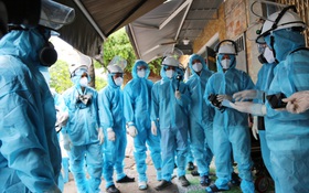 Chuyện về "biệt đội" đi từng con hẻm, khu phố để phun thuốc khử khuẩn, diệt Covid-19 ở Sài Gòn