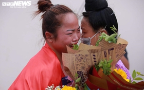 Giọt nước mắt của cô gái dân tộc Thái sau tấm HCV đặc biệt
