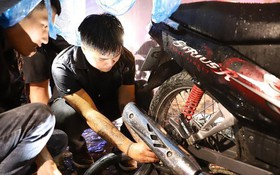 Nữ sinh viên bị thủng lốp xe trên đèo Hải Vân, dắt bộ 3km dưới mưa và &quot;lời cầu cứu&quot; được đáp lại