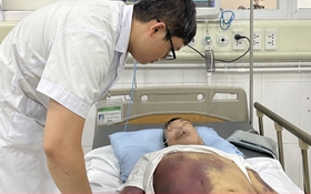 Tím đen toàn thân, gia đình phải xin đưa về sau 2 tuần điều trị sốt xuất huyết