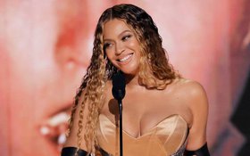 Đẳng cấp Beyoncé: Tới trễ do kẹt xe nhưng vẫn phá kỉ lục "khủng", còn được dâng cúp Grammy đến tận chỗ ngồi!