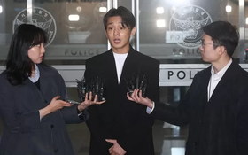 Yoo Ah In bật khóc sau 12 tiếng thẩm vấn, thừa nhận rơi vào vũng lầy