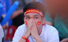 CĐV ở TP.HCM thẫn thờ khi U22 Việt Nam dừng chân tại bán kết SEA Games 32