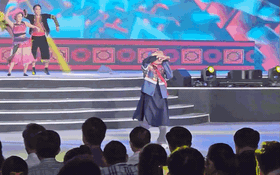 Choáng ngợp cảnh Double2T diễn tại quê nhà Tuyên Quang: Hit ai cũng thuộc, hàng nghìn fan reo hò cổ vũ