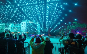 Nhìn lại những khoảnh khắc đẹp lung linh trên bầu trời Hà Nội trong đêm tổng duyệt trình diễn ánh sáng bằng 2.024 drone