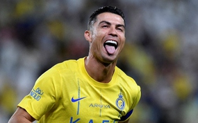 Ronaldo ghi hat-trick, áp sát cột mốc 900 bàn thắng
