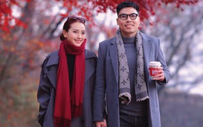 Tuyển thủ Việt Nam và MC Mù Tạt tung bộ ảnh đẹp như bước ra từ phim Hàn sau màn cầu hôn chấn động MXH