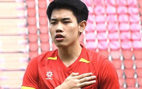 Cách hot boy đội phó U22 Việt Nam - Đình Bắc làm khổ Malaysia, xuất sắc thế nào mà HLV Kim Sang-sik khen hết lời