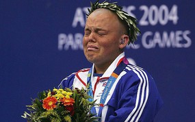 HCV Paralympic gạ gẫm bé gái 14 tuổi gửi ảnh khoả thân, và cái kết ê chề mất hết mặt mũi