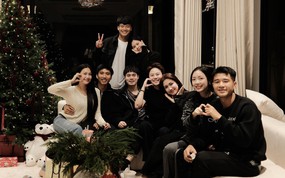 Hoà Minzy đi chơi cùng dàn cầu thủ đình đám bóng đá Việt nhưng dân tình chỉ gọi tên một người