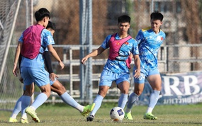 Tận mắt gặp ngôi sao U22 Việt Nam sáng học đại học chiều đá SEA Games