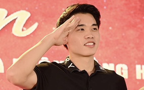 Đình Bắc kể nén đau thi đấu ở U23 châu Á, tái hiện màn ăn mừng ngạo nghễ trước gần 2000 bà con làng xóm