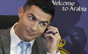 "Bom tấn" đã nổ: Ronaldo mở hầu bao tỷ đô mua đội bóng, vượt xa Messi cả về tài sản lẫn tầm nhìn