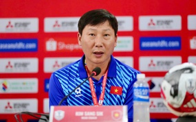 HLV Kim Sang-sik hé lộ màn kết hợp Xuân Son - Hoàng Hên, cơ hội của Văn Hậu trước trận gặp Bangladesh