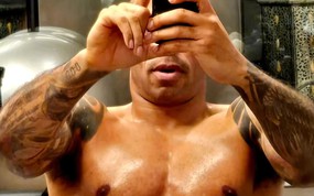 U50 vẫn sở hữu body cực khét, huyền thoại Arsenal chuẩn bị lên sàn boxing?