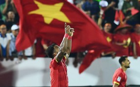 Xuân Son thị uy sức mạnh, lập cú đúp "huỷ diệt" tuyển Malaysia