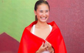 Cận cảnh visual xinh đẹp của "công chúa pickleball" Alix Trương khi khoác cờ Việt Nam đầy tự hào