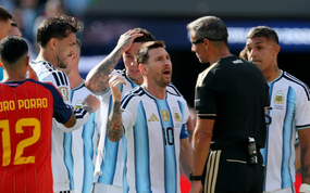 3 triệu người xem video chưa từng công bố hé lộ câu nói cực gắt của trọng tài với Messi ở chung kết World Cup