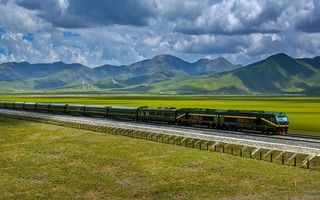 Chuyến tàu 2 tầng đi đêm, chạy 250km/giờ, du khách nhận xét: Như khách sạn di động