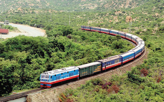 Chuyến tàu đi chưa tới 300km, giá vé từ 800.000 đồng, du khách nhận xét: "Tàu Việt Nam sạch nhất tôi từng đi"