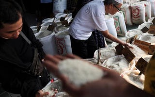 Buồn của quốc gia Đông Nam Á là 'khách ruột' của gạo Việt: Người dân bàng hoàng vì giá đắt đỏ, nguồn cung gạo chất lượng cao khan hiếm