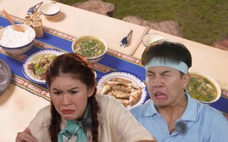 Thành viên Gia đình Haha đồng loạt bị "sốc" khi ăn món đặc sản ở Đắk Lắk, biểu cảm khiến dân mạng cười ngất