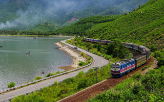 Chuyến tàu chạy hơn 100km, đi mất hơn 2 giờ đồng hồ: Du khách nhận xét "Rất đáng mong chờ!"