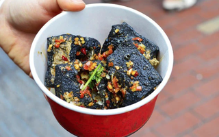 7 món đường phố "rùng rợn" ở Trung Quốc: Nhiều du khách chỉ dám chụp ảnh chứ chẳng dám ăn thử