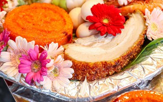 Xôi gà lễ, cỗ cúng rằm tháng 7 giá gần 1 triệu đồng hút khách tại 'chợ nhà giàu'