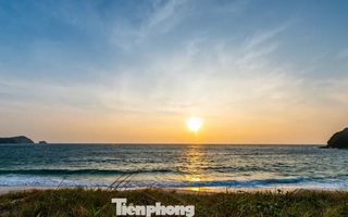 Độc lạ hòn đảo ngắm hoàng hôn, bình minh ở Quảng Ninh
