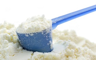 Bộ Y tế yêu cầu thu hồi, gỡ bỏ 5 loại sữa ngoại nghi nhiễm độc tố nguy hiểm