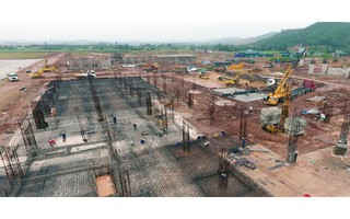 Mỹ có 90 năm kinh nghiệm nhưng vẫn rút lui, Việt Nam không có kinh nghiệm lại chỉ cần 2 năm hoàn thành công trình chưa từng có, ngốn hơn 143.000m3 bê tông cốt thép