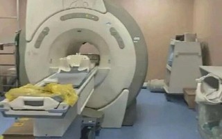 Đình chỉ ê-kip bác sĩ “bỏ quên” bệnh nhân trong máy chụp cộng hưởng từ suốt 6 tiếng giữa đêm