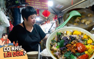 Ăn thử bát bún riêu 80k gây xôn xao chợ Đồng Xuân: Topping ê hề ăn kèm nước sấu ngâm có ngon như lời đồn?
