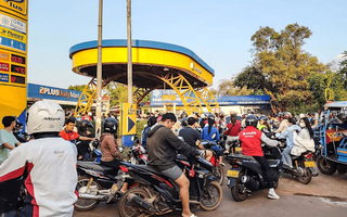 Giá xăng ở nước cạnh Việt Nam đã lên 47.000 đồng/lít