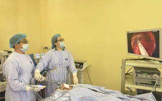 Kỹ thuật mổ tại 1 bệnh viện Việt Nam khiến bác sĩ nước ngoài phải sang học: Không sẹo, xử lý được ung thư