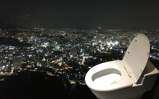 Khách Việt hoảng hồn khi vào toilet ở Hàn Quốc: "Tôi tưởng như cả thành phố đang nhìn mình đi vệ sinh vậy"