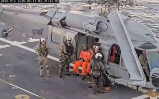 Hình ảnh đầu tiên của phi hành đoàn Artemis II khi trở về trái đất, trạng thái sức khoẻ gây chú ý