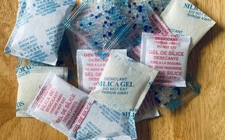 Bé gái 4 tuổi nuốt phải gói hút ẩm, mẹ nhanh trí bắt uống ngay 1 loại nước: Nghe tên bác sĩ cũng phải khen