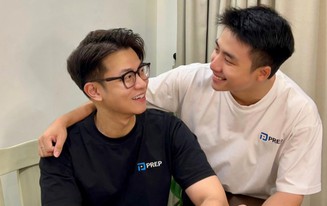 Độc lạ cặp đôi Ninh Dương: Vừa làm "dậy sóng" với loạt sự kiện cùng Samsung, giờ lại công khai post ảnh dùng iPhone lên MXH!
