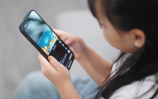 Cấm trẻ dưới 16 tuổi truy cập YouTube