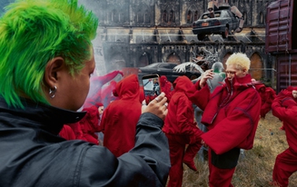 MCK kết hợp Phương Vũ ra mắt album trailer 360° quay bằng iPhone 17 Pro