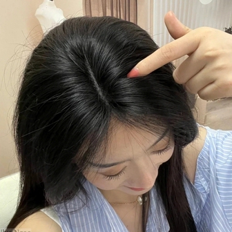 Dùng dầu tẩy trang để gội đầu, phần chân tóc của tôi bồng bềnh sạch thoáng ngoài mong đợi