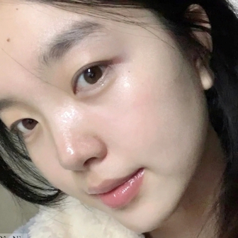 Cô nàng da khô tìm ra 3 serum cấp nước “thần thánh”, giúp da ngậm nước căng mẩy như da em bé