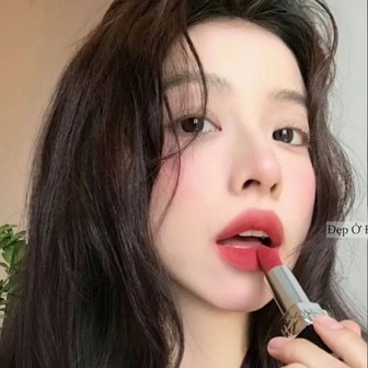 4 thỏi son đỏ hợp tông da châu Á, đánh lên là bừng sáng cả khuôn mặt