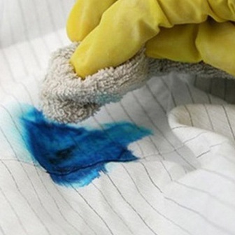 Làm thế nào để tẩy sạch vết mực trên đồng phục học sinh?