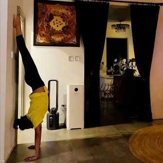 Biệt thự của "mỹ nhân có vòng eo đẹp nhất showbiz", ai đi qua cũng ngoái nhìn