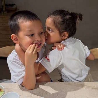 Bất ngờ với giá 2 chiếc balo Lisa và Leon nhà Hồ Ngọc Hà đeo!