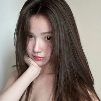 Cô nàng sắm gần chục loại dầu dưỡng tóc để dùng và chọn ra 5 sản phẩm chất lượng nhất cho tóc khô xơ